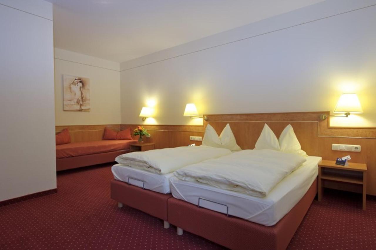 Land-gut-Hotel Hotel Adlerbräu Gunzenhausen Zimmer foto