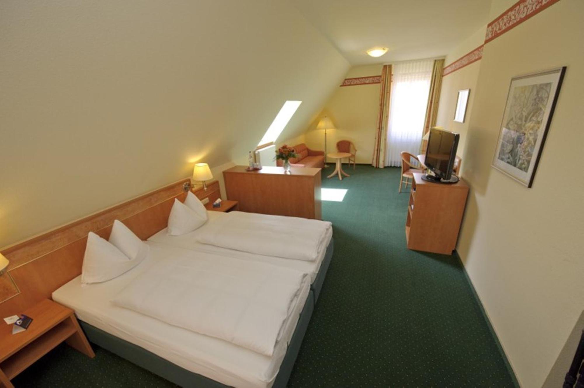 Land-gut-Hotel Hotel Adlerbräu Gunzenhausen Zimmer foto